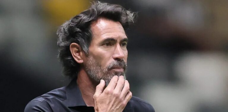 Domínguez confirma rodízio no Atlético-MG e condiciona titularidade ao desempenho diário