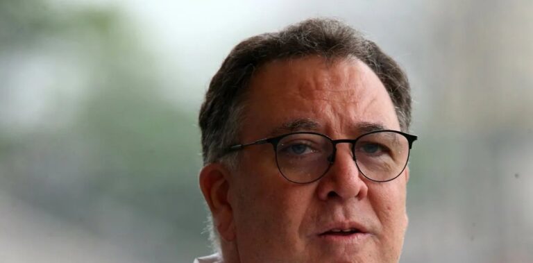 Transferban, dívidas e risco de rebaixamento ampliam pressão sobre Marcelo Teixeira no Santos