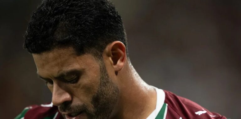 Torcida do Fluminense vaia Hulk após empate sem gols na Libertadores