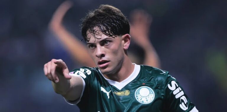 Napoli esfria interesse em Giay após oferta recusada pelo Palmeiras