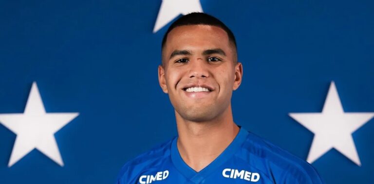 Cruzeiro acerta empréstimo de João Costa até 2027 e aposta em atacante de 21 anos