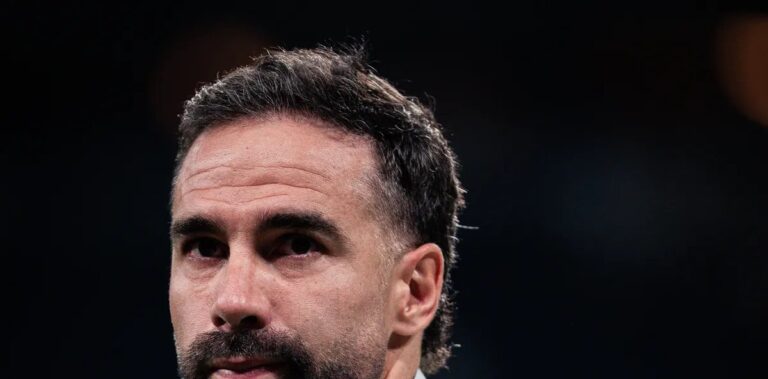 Lateral Dani Carvajal avalia ofertas fora da Europa após saída do Real Madrid
