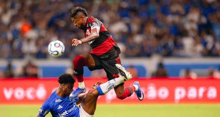 Bruno Henrique deixará Mineirão mancando e passará por exames no Flamengo após entrada dura de Matheus Henrique