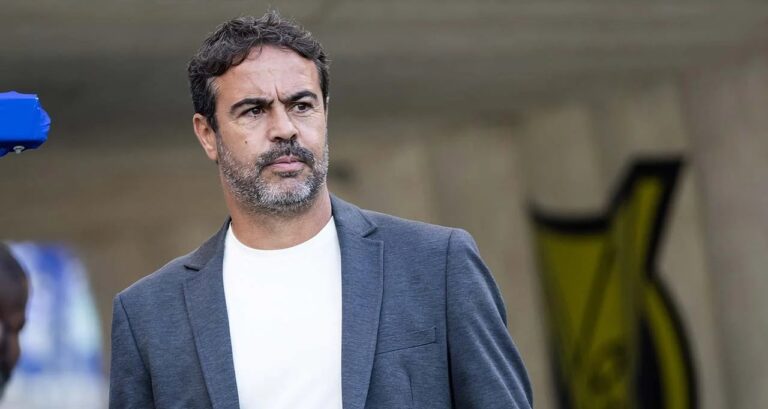 Artur Jorge contesta falta que originou gol do Flamengo e critica arbitragem