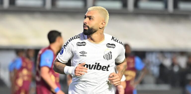Santos vira sobre Macará, Gabigol chega a 100 gols e equipe abre vantagem na Sul-Americana