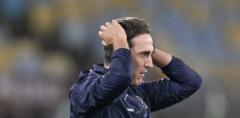 Demissão de Zubeldía no Fluminense vira manchete na Argentina e Olé compara cargo de técnico a “cadeira elétrica”
