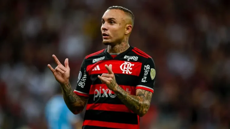 Everton Cebolinha avalia propostas de clubes internacionais