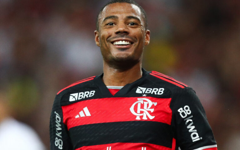 Peñarol mantém interesse em De La Cruz, mas negociação com Flamengo é desafiadora