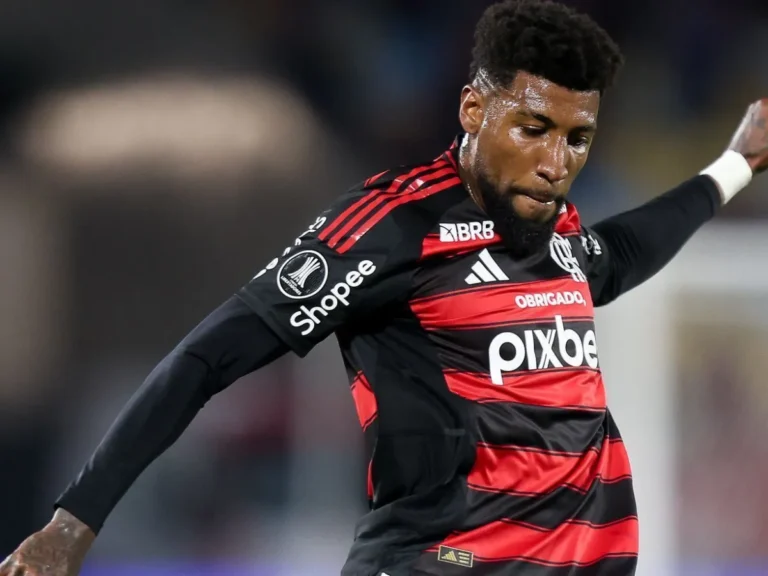 Emerson Royal reflete sobre superação e mira vitória contra o Cruzeiro