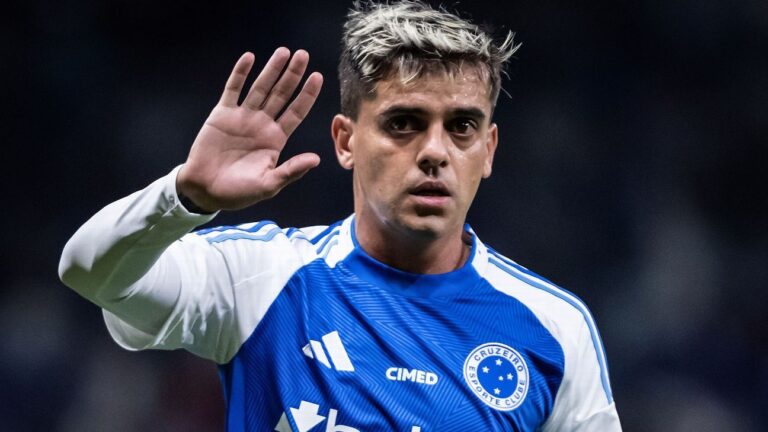Fagner comenta sobre estratégia do Cruzeiro para enfrentar o Flamengo no Maracanã