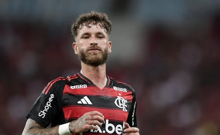 Léo Pereira destaca gramado como desafio para o Flamengo em vitória sobre o Cruzeiro
