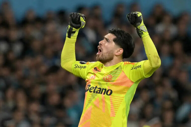 Rossi elogia desempenho do Flamengo na Libertadores e destaca apoio da torcida