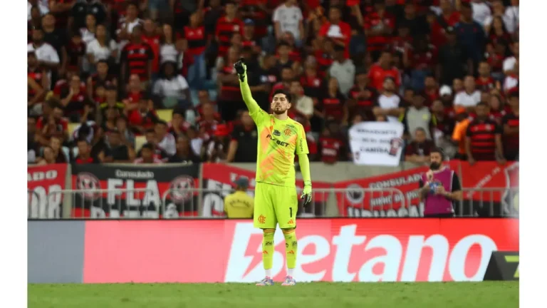Rossi comenta jogadas-chave na vitória do Flamengo sobre o Cruzeiro