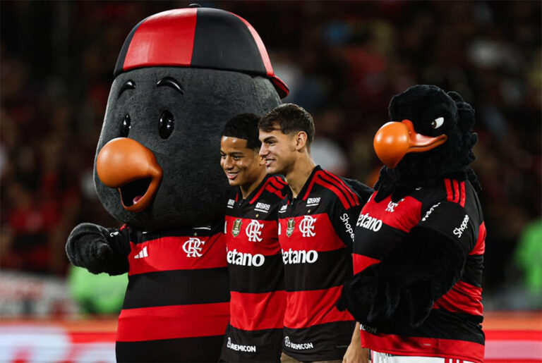 Flamengo apresenta novos atacantes Valencia e Freitas no Maracanã