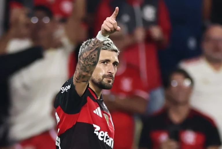Flamengo avança para semifinais da Libertadores após empate emocionante com Del Valle