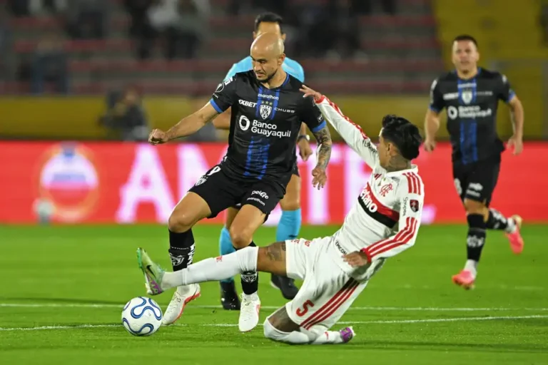 Flamengo e Independiente del Valle definem prováveis escalações para confronto decisivo