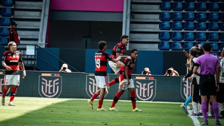 Flamengo aproveita pausa para convocação e observa jovens talentos da base