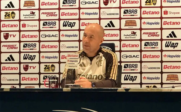 Leonardo Jardim elogia Bruno Henrique e discute desempenho do Flamengo