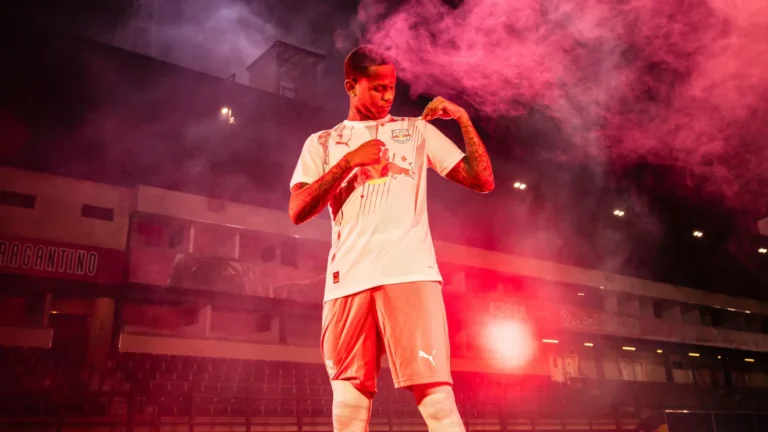 Wallace Yan é transferido do Flamengo para o Bragantino