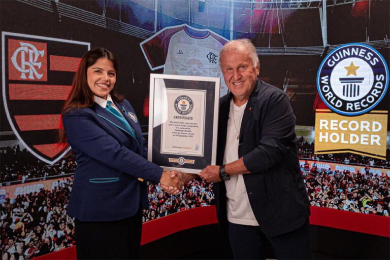 Flamengo Estabelece Recorde Mundial com o Manto da Nação e Zico Recebe Homenagem