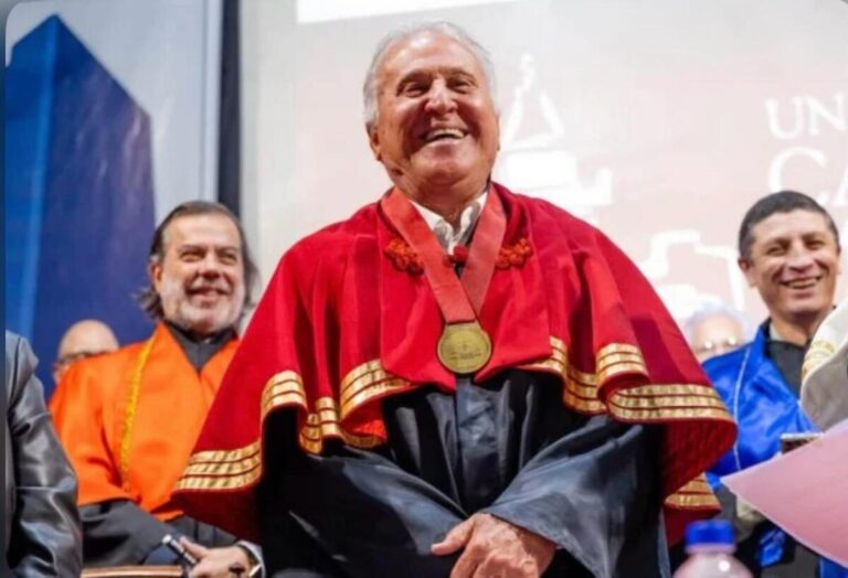 Zico é condecorado com título de Doutor Honoris Causa pela Universidade Candido Mendes