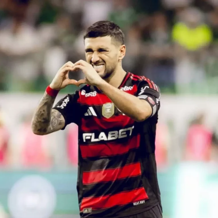 Arrascaeta pode alcançar 70 jogos pelo Flamengo na Libertadores nesta quinta-feira