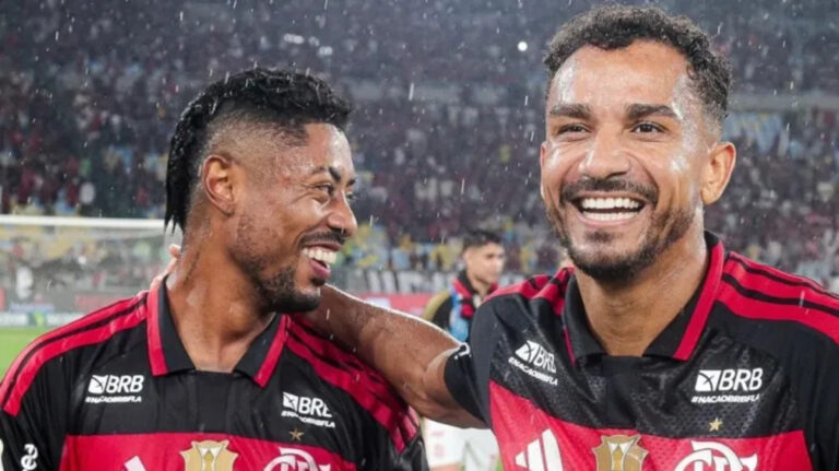 Danilo elogia a humildade de Bruno Henrique após triunfo do Flamengo sobre o Corinthians