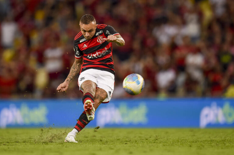 Cebolinha comenta sua transferência do Flamengo ao Santos e rebate declarações de José Boto