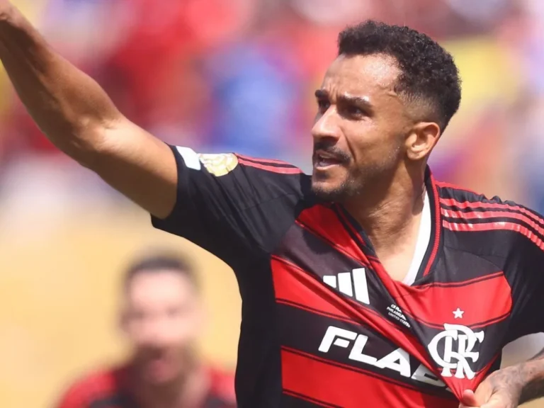 Danilo rejeita convite da CBF e avança na renovação com o Flamengo até 2028