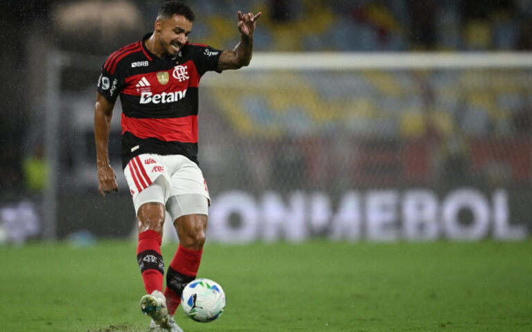 Danilo elogia atmosfera vibrante em partida entre Remo e Flamengo