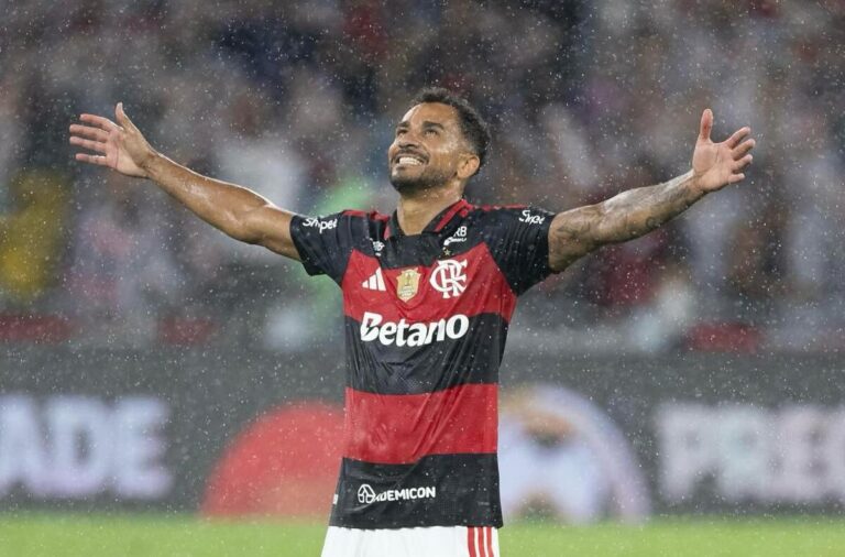 Danilo deve renovar contrato com o Flamengo ainda esta semana