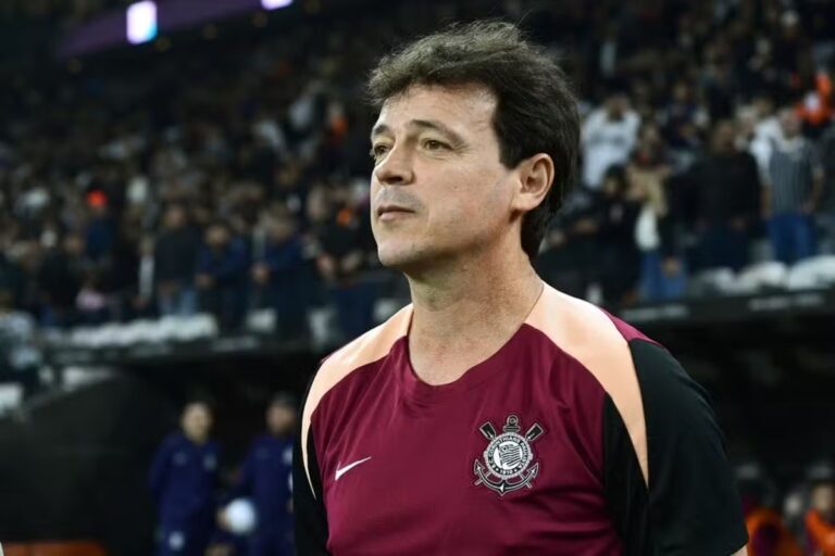 Diniz ainda avalia formação do Corinthians para enfrentamento contra o Flamengo