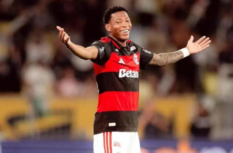 Gonzalo Plata retorna ao Flamengo após falha em transferência para o Dínamo de Moscou