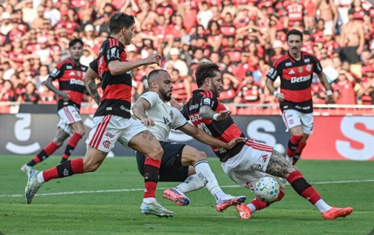 Áudio do VAR revela detalhes da anulação de gol do Botafogo no clássico contra o Flamengo