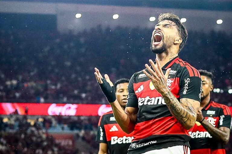 Flamengo busca marca histórica de cinco jogos sem sofrer gols contra o Corinthians