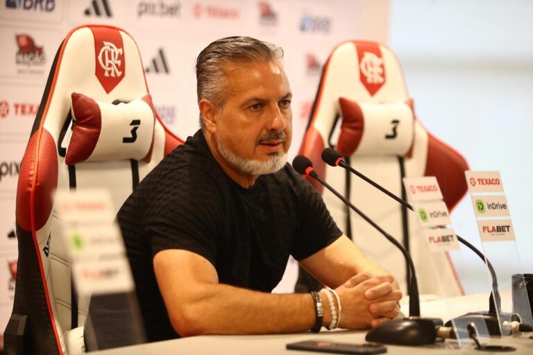 Diretor do Flamengo analisa rivalidade com Palmeiras e investimentos em títulos