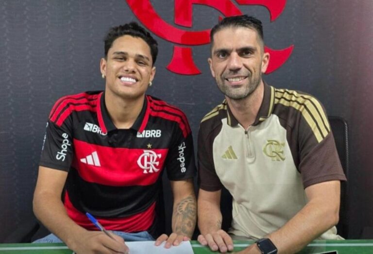 Flamengo anuncia a contratação de Juliano Viana para o time sub-20