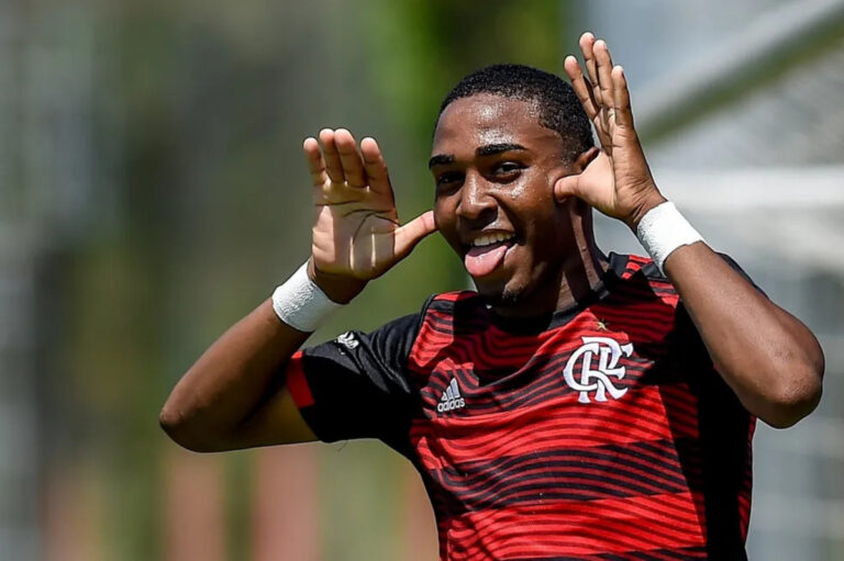 Flamengo deve negociar Lorran por valor reduzido após recusar ofertas altas