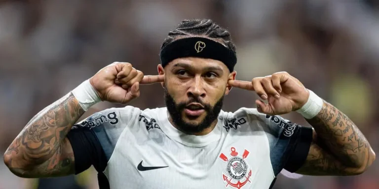 Memphis Depay solicita para não atuar no clássico contra o Flamengo