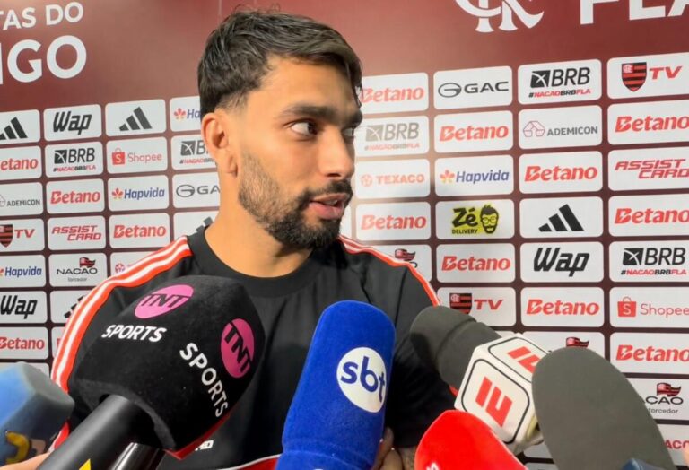 Lucas Paquetá Compartilha Brincadeira com Leonardo Jardim sobre Versatilidade e Valor