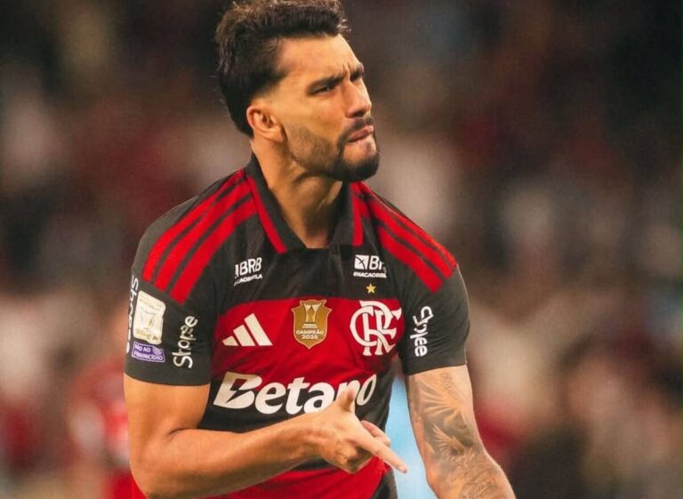 Lucas Paquetá se destaca como artilheiro do Flamengo na temporada
