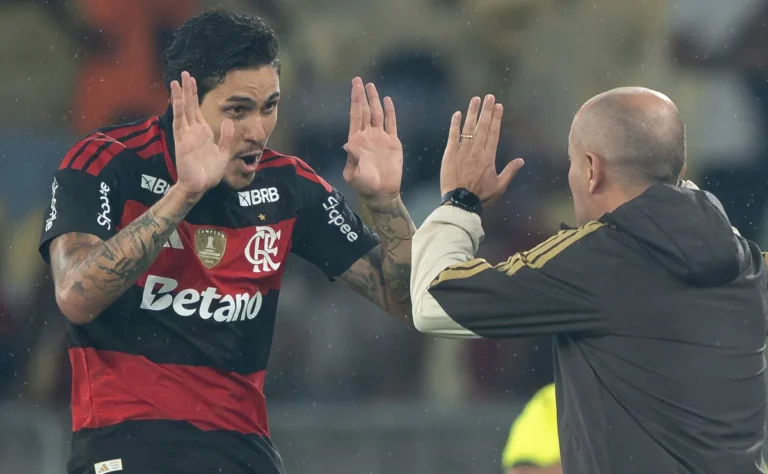 Pedro expressa descontentamento com substituição em vitória do Flamengo