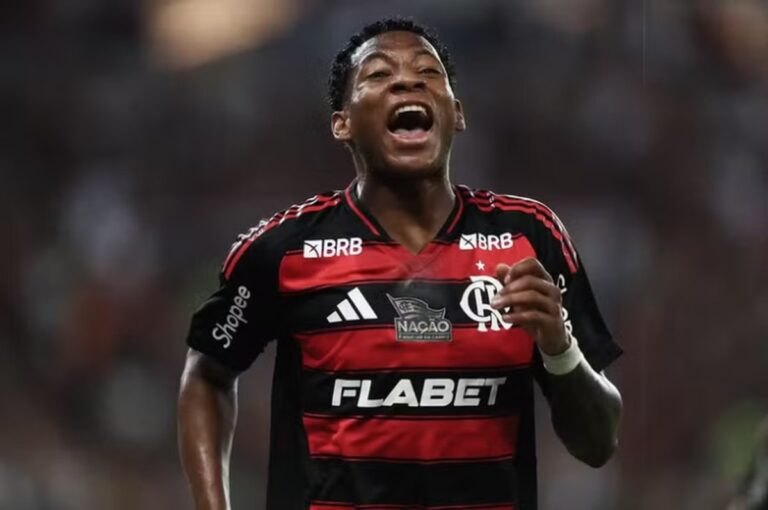 Gonzalo Plata retorna ao Flamengo após falha em exames médicos na Rússia