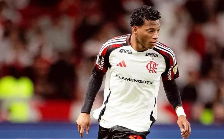 Flamengo persiste na busca por negociação de Gonzalo Plata após retorno ao clube