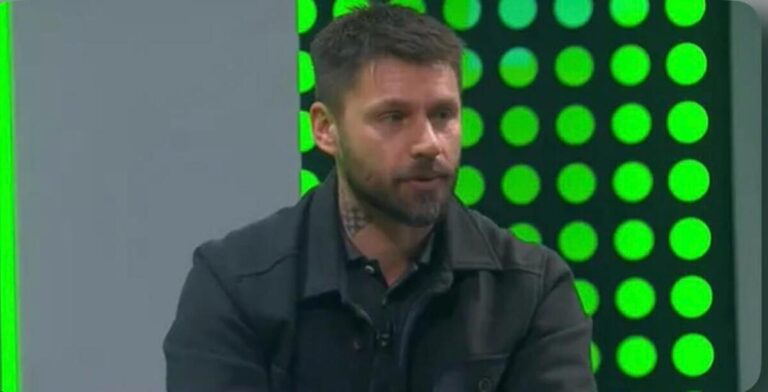 Rafael Sobis elogia Jorginho e o considera o melhor brasileiro em campo
