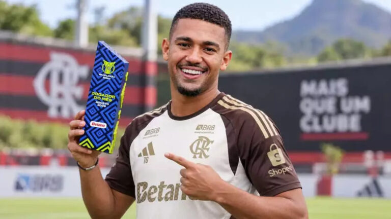 Samuel Lino é homenageado como Jogador do Mês do Brasileirão pela CBF