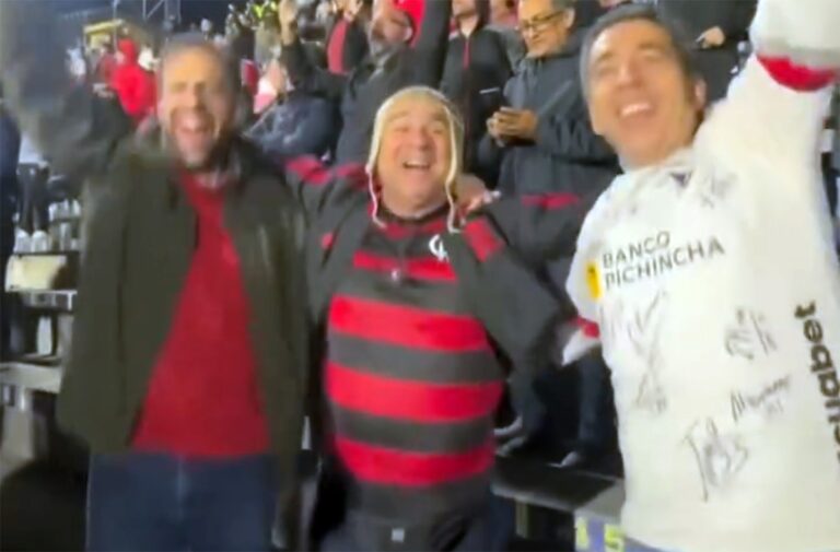 Torcida da LDU Apoia Flamengo em Quito Durante Confronto na Libertadores