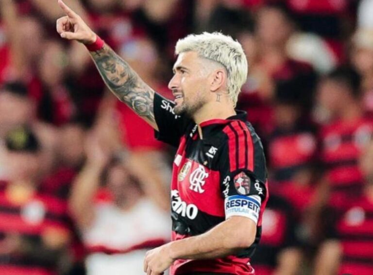 Arrascaeta se destaca e se aproxima de marca histórica de Zico na Libertadores