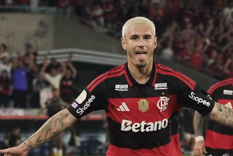 Varela marca após longo jejum e Flamengo se distancia na liderança do Brasileirão