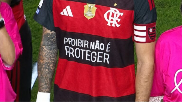 Flamengo protesta contra proibição de apostas durante jogo na Vila Belmiro